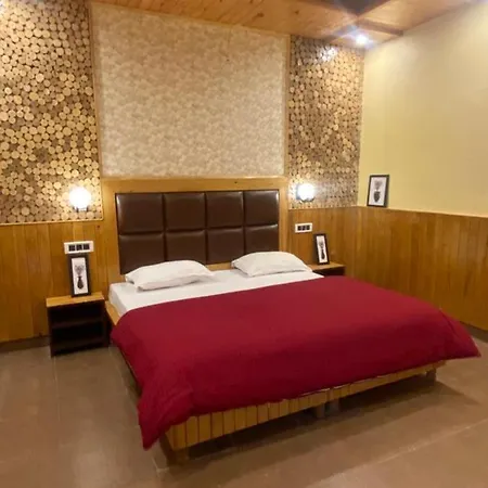 Dhi Ananta Homestay - Pure Veg Kasol Exterior photo