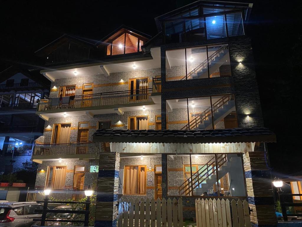 Dhi Ananta - Pure Veg Homestay *